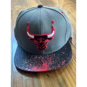 Mitchell & Ness Chicago Bulls Snapback Hat Grey Red Splatter NBA NS84ZFAS5BUL